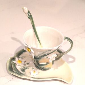 Garden Party Narcissus 3 Piece Tea Set by Two's Company
